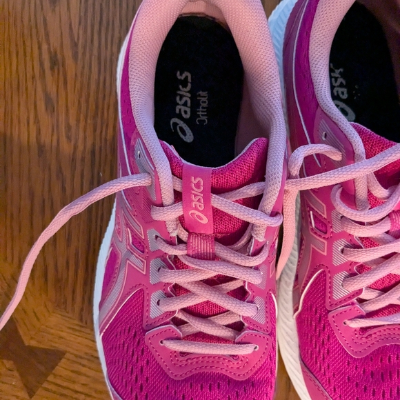 Hot Pink Asics running shoes - Picture 3 of 4